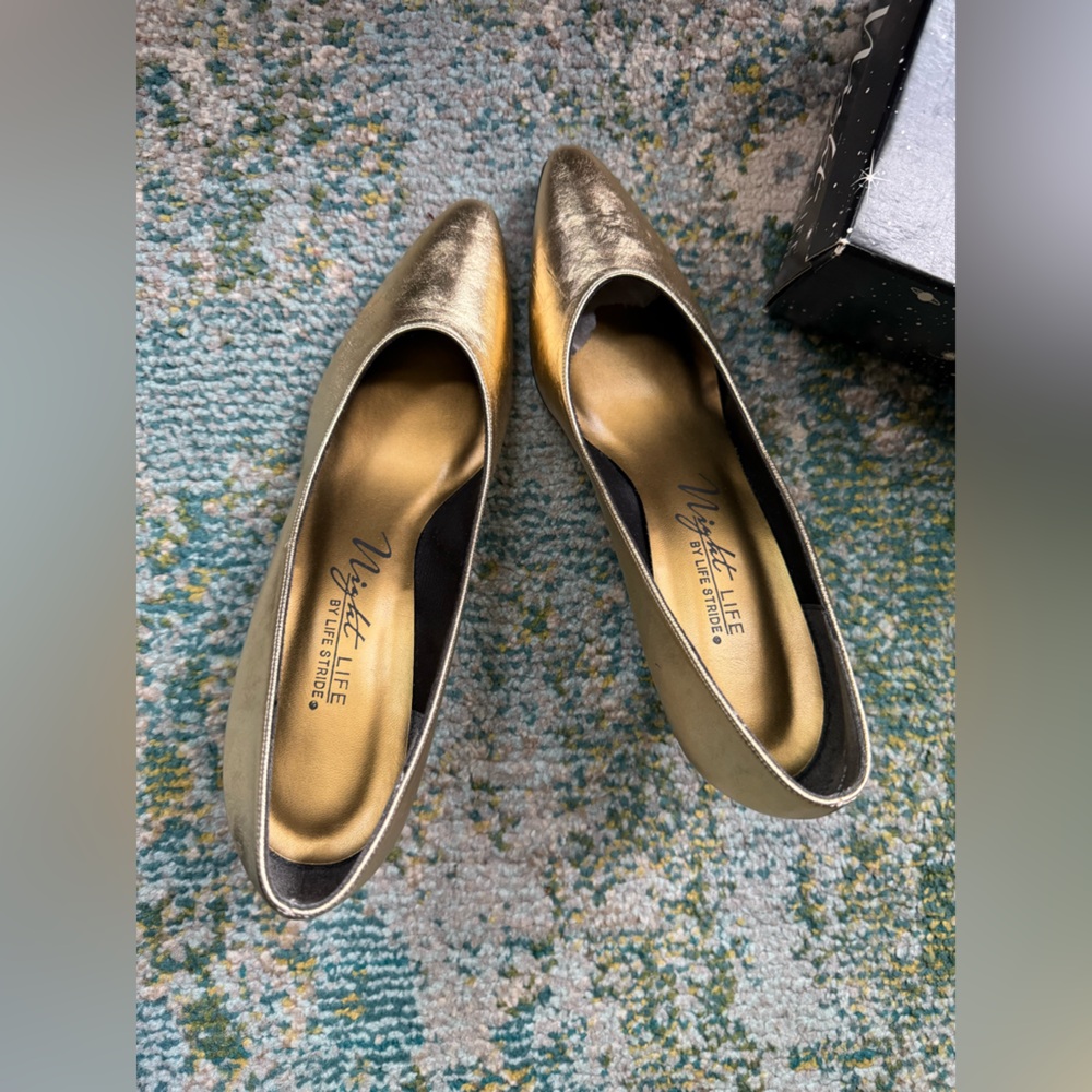 Vintage NOS Night Life by Life Stride gold metallic dress pumps, size 10M - Picture 3 of 15